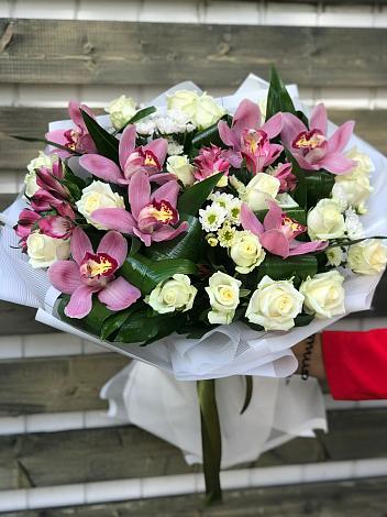 Букет цветов из: Розы и Хризантемы в Чисмену