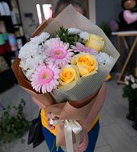 Букет цветов из:  Герберы, Розы и Хризантемы в Чисмену