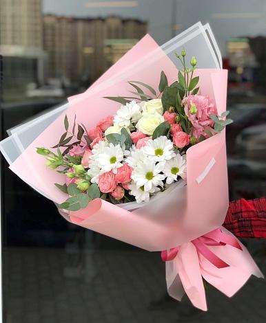 Букет цветов из: Розы, Лизиантусы и Хризантемы в Чисмену